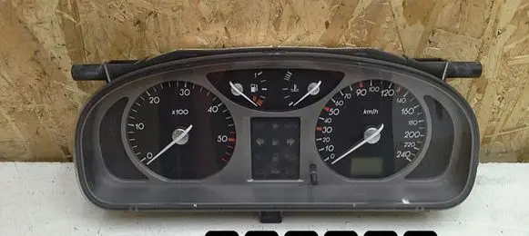 Renault Laguna II Speedometer (instrument cluster) 8200218878