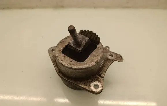 Alfa Romeo Stelvio Engine mount bracket 