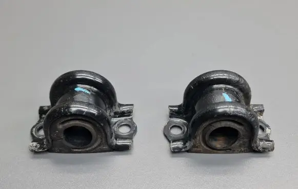 Honda Accord Sway bar bush bracket, front 