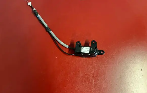 BMW X5 F15 Tailgate lock latch 7351058 51247351058