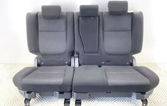 Mitsubishi Outlander Second row seats 