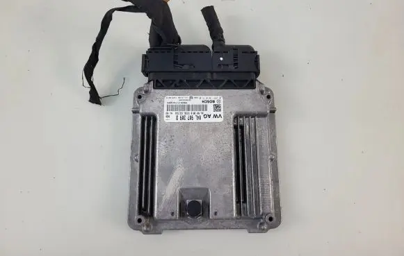 Volkswagen Golf VII Engine control unit/module 04L907309B