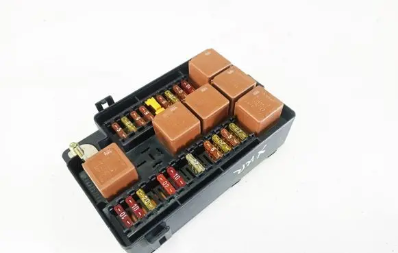Jaguar XK8 - XKR Fuse module ljb2822db