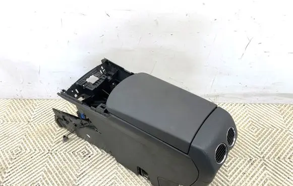 Peugeot 3008 I Armrest 