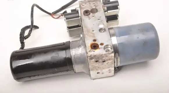 Volvo C70 Convertible roof hydraulic pump 09466628
