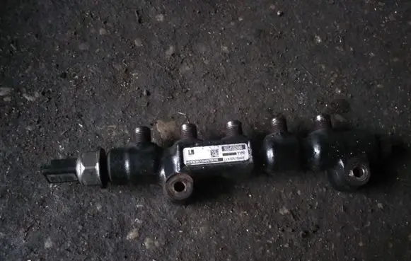 Ford Fiesta Fuel main line pipe 9654592680
