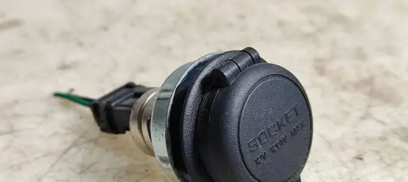 Nissan Murano Z50 Cigarette lighter rear 