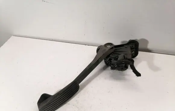 Volvo V70 Accelerator throttle pedal 30683514