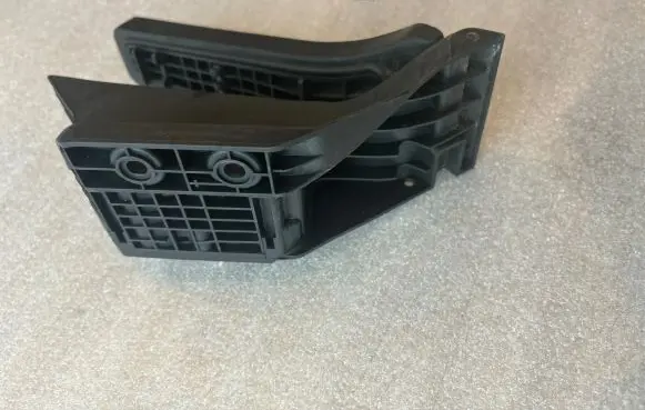 Mercedes-Benz E W211 Accelerator throttle pedal 2043000004 A2043000004