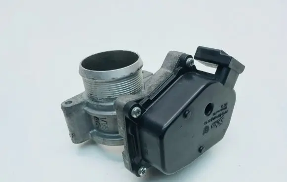 Volkswagen Caddy Throttle valve 03G128063F