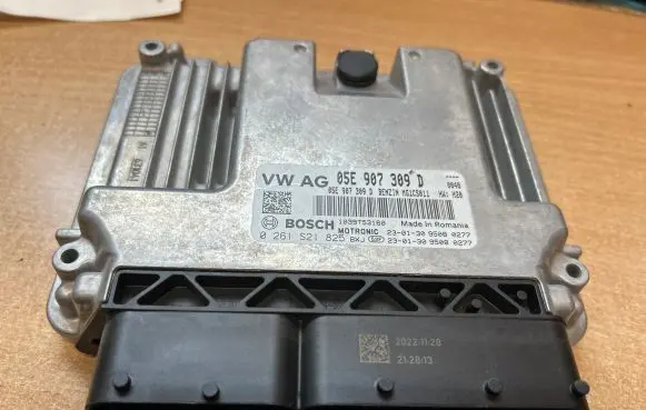 Skoda Octavia Mk4 Engine control unit/module 05E907309D 0261S21825