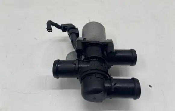 Cupra Leon Coolant heater control valve 5Q0906457C
