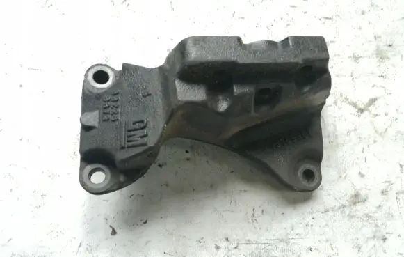 Opel Zafira B Gearbox mounting bracket 332253673