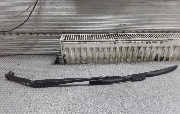 Chrysler Pacifica Windshield/front glass wiper blade 