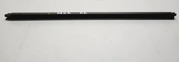 Renault Arkana Other front door trim element 803302262R