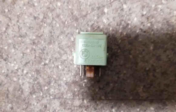 BMW 5 E39 Other relay 8373700