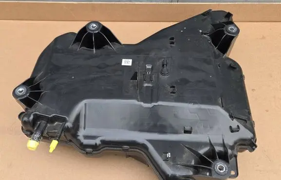 Volkswagen Multivan T7 AdBlue liquid reservoir 7T0131877 5WA131969