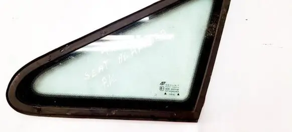 Seat Alhambra (Mk1) Front triangle window/glass 