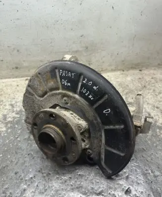 Volkswagen PASSAT B6 Front wheel hub