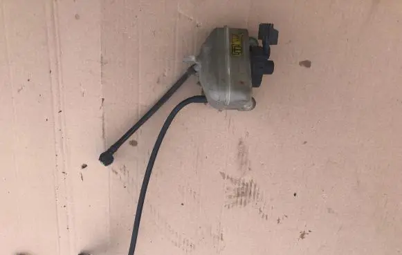 Ford Focus Brake fluid reservoir 98AB2C217AD