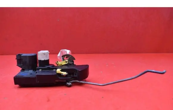 Opel Frontera B Front door lock 16634324