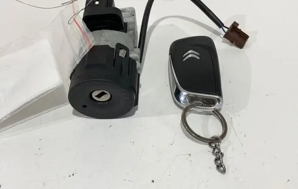 Citroen C4 II Ignition lock N0503823