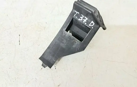 Volvo V50 Front bumper mounting bracket 30678482