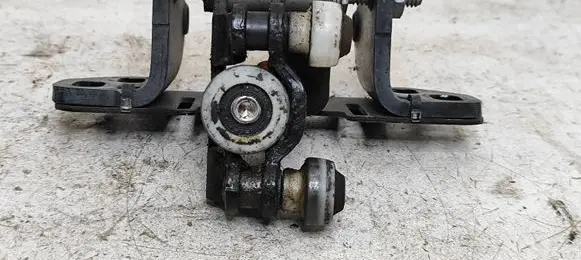 Mercedes-Benz Sprinter W906 Sliding door middle roller runner A9067600347 ES92