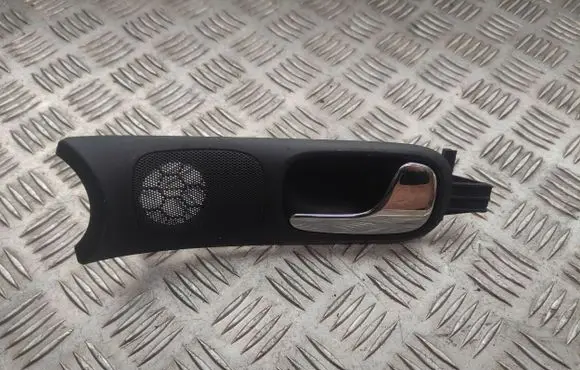 Volkswagen PASSAT B5 Front door interior handle 8D0837020