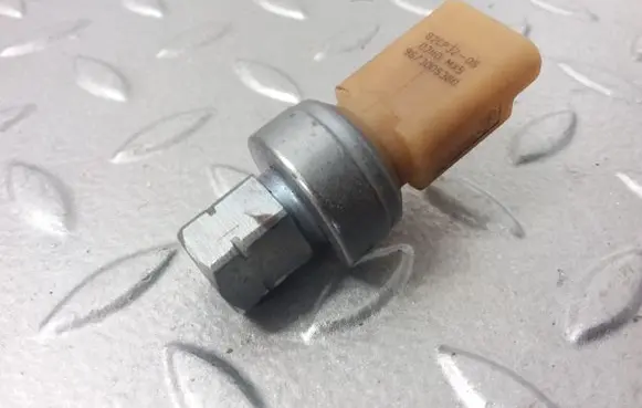 Citroen C5 Aircross Air conditioning (A/C) pressure sensor 9673006380