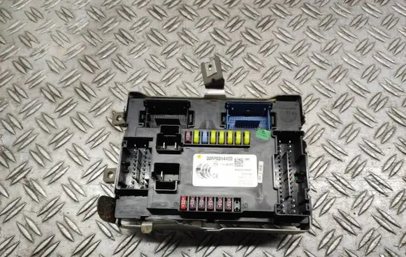 Fiat 500X Fuse module 00520314420 3411BC