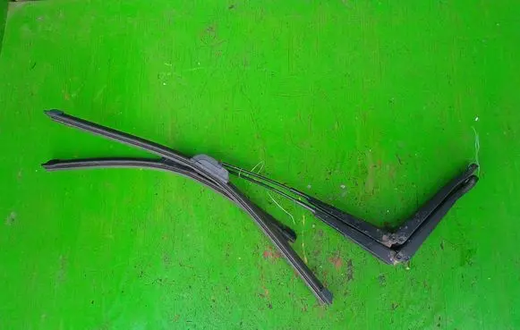 Fiat Punto (188) Front wiper blade arm