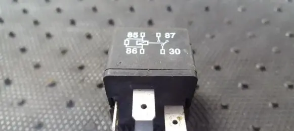 Audi A6 S6 C6 4F Other relay 8D0951253A