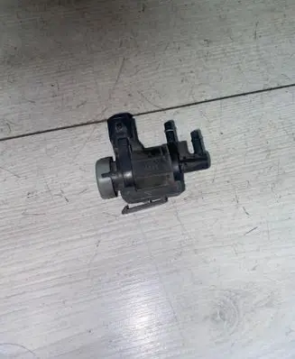 Audi A4 S4 B5 8D Turbo solenoid valve 1J0906283A