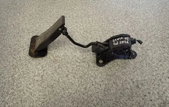 Honda Civic Engine mount vacuum valve 