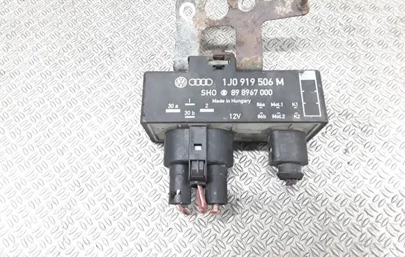 Volkswagen Polo IV 9N3 Coolant fan relay 1J0919506M