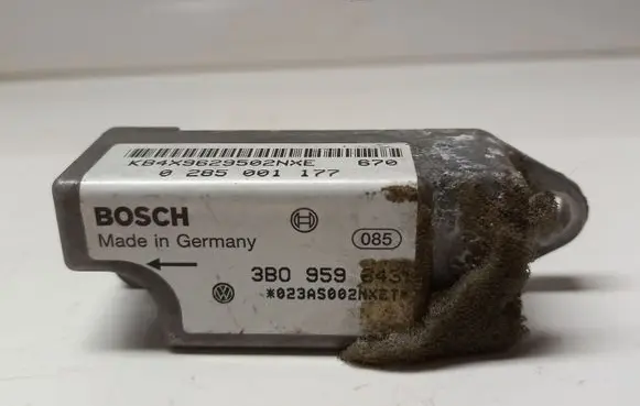 Audi A4 S4 B5 8D Airbag deployment crash/impact sensor 3V0959643