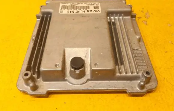 Volkswagen Golf VII Engine control unit/module 04L907309D