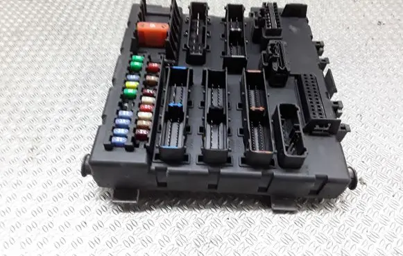 Opel Vectra C Fuse module 460023260