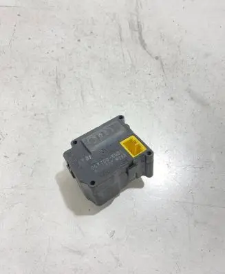 Audi A8 S8 D2 4D Air flap motor/actuator 4D0820511A