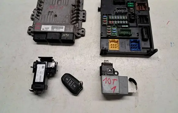 Citroen C4 II Picasso Engine ECU kit and lock set 9811651980 9806687980