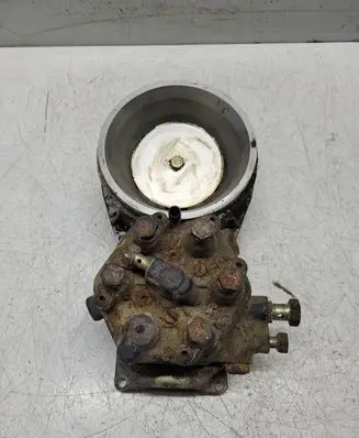Audi 100 200 5000 C3 Fuel distributor 035133353AB