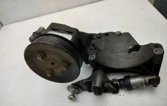 Opel Vectra B Power steering pump 9050255