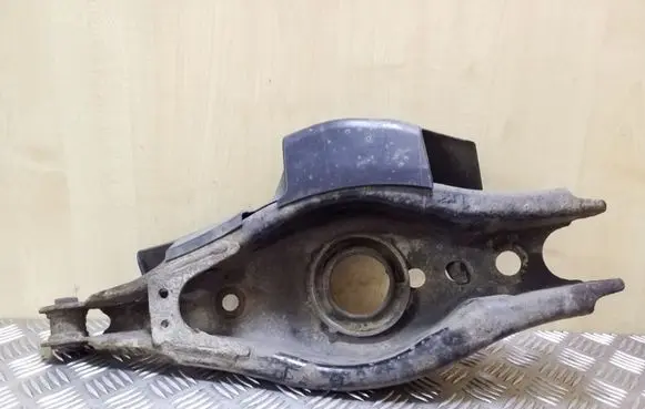 Toyota Avensis T270 Rear upper control arm/wishbone