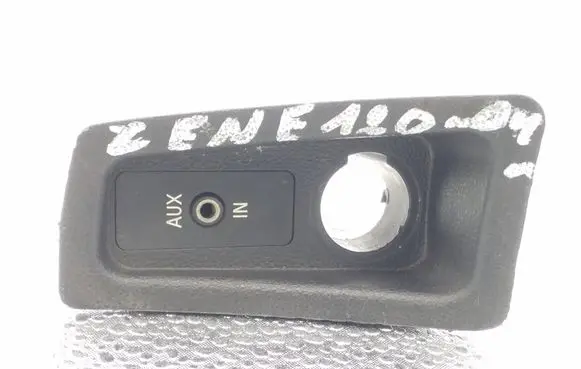 BMW 1 E81 E87 AUX in-socket connector 6930561 6131693056102