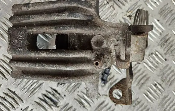 Volkswagen PASSAT B5 Rear brake caliper