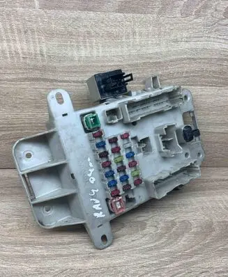 Toyota RAV 4 (XA20) Fuse module 00103J15 8198050030