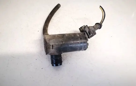 Volvo XC90 Windscreen/windshield washer pump 9169611 060210-3950