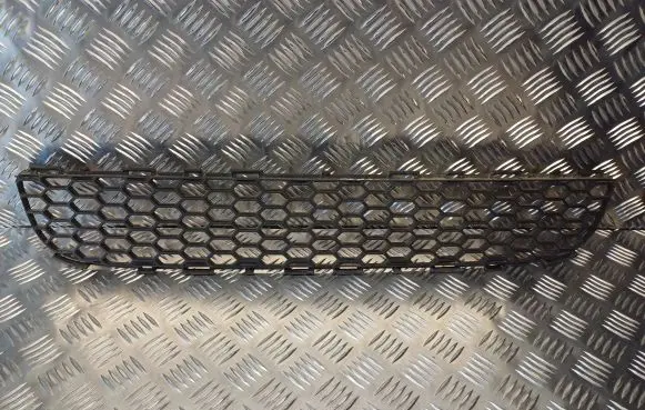 Toyota Corolla Verso AR10 Front bumper lower grill 531120F010