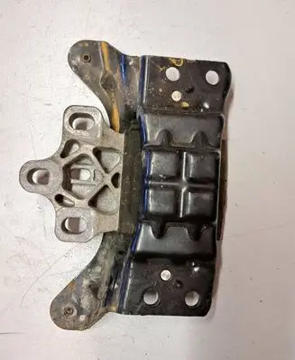Volkswagen PASSAT B6 Engine mount bracket 5Q0199555T AVP1C07179A 04122013
